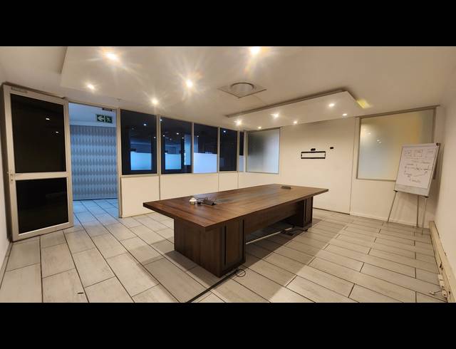 325M² OFFICE TO LET IN FOURWAYS
